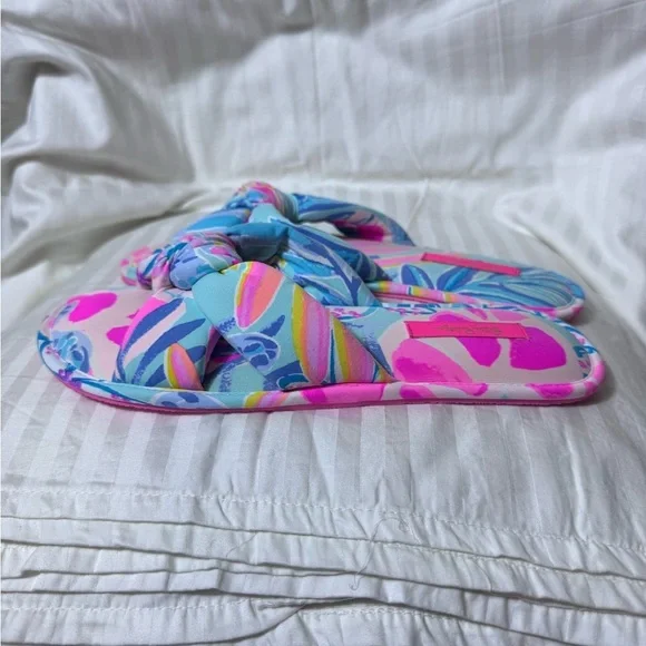 Lilly Pulitzer Women's Sea Glass Aqua
Rainforest Retreat Pool Slipper S/M - Picture 3 of 6